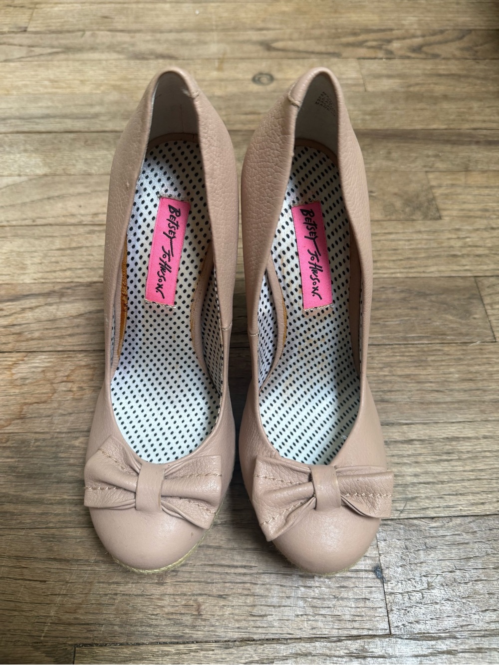 Betsey Johnson Nude Bow Round-Toe Flats